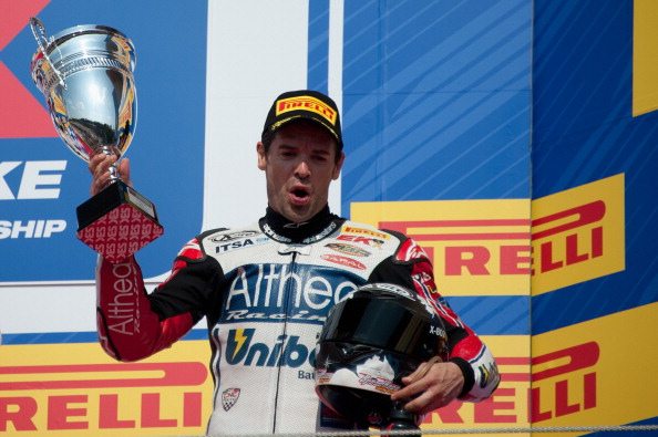 Superbike, Checa trionfa in gara 1 a Magny Cours e diventa campione