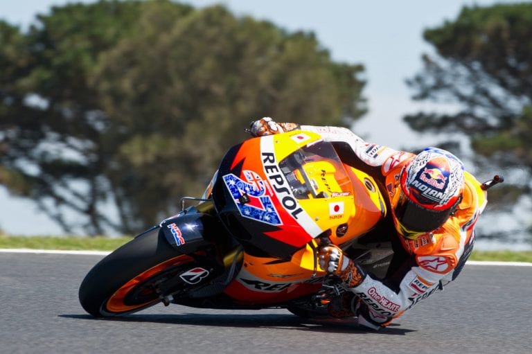 MotoGP, Stoner comanda le prime libere a Valencia
