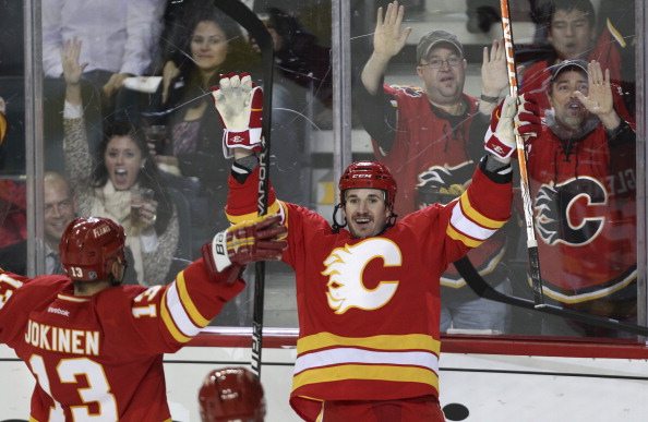 NHL, Flames corsari in Minnesota. Disastro Ducks