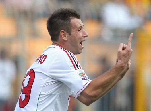 Cassano aggredisce troupe tv di Telenord, la cassanata di Natale