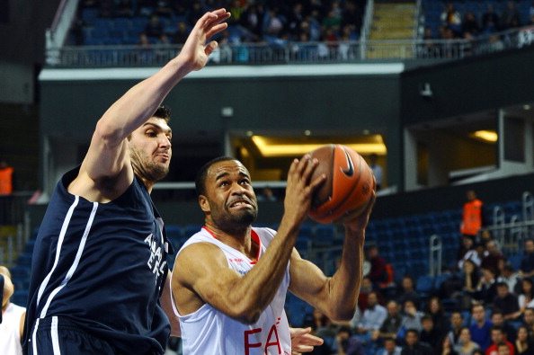 Basket, Siena stritola Treviso. Successi per Milano, Cantù e Pesaro