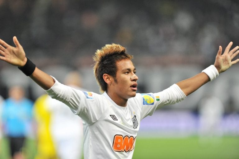 Neymar rinnova con il Santos fino al 2014
