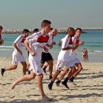 I giocatori del Milan si allenano in spiaggia