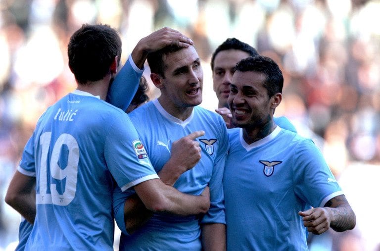 Vittoria scaccia crisi per la Lazio, Atalanta ko 2-0. Hernanes – Klose a segno
