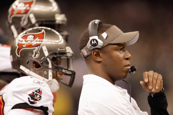 NFL, i Bucs esonerano Morris. Indianapolis licenzia il GM Polian