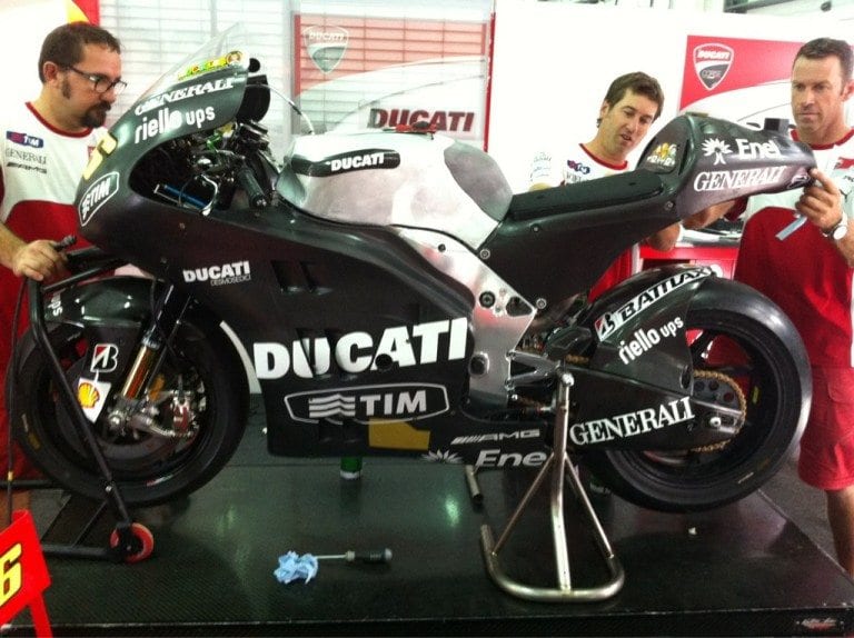 Rossi su Twitter foto anteprima nuova Ducati GP12