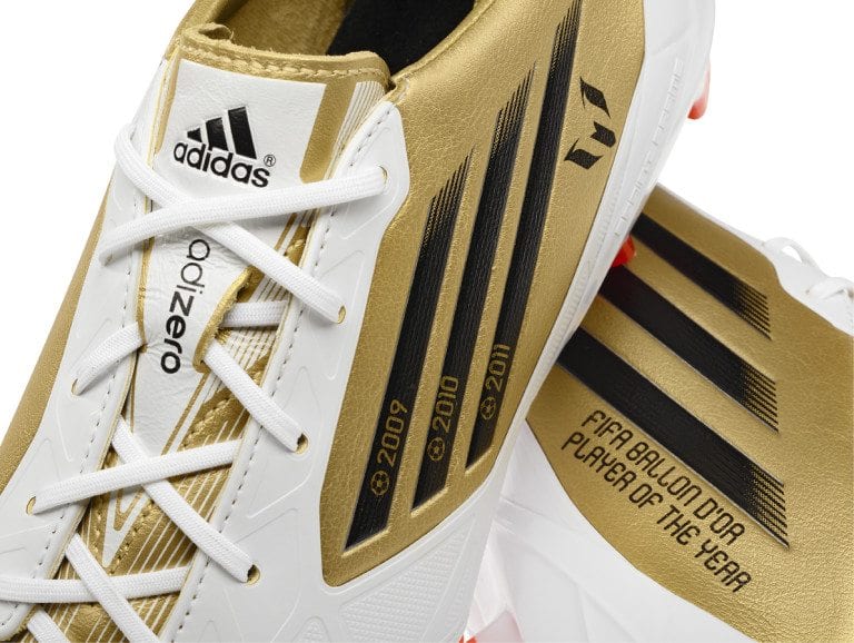 Adidas celebra il Pallone d’Oro Messi, scarpe dorate per la Pulce