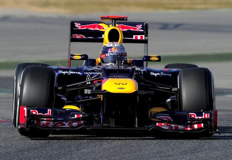 F1, test Barcellona: Vettel al comando nel day 1