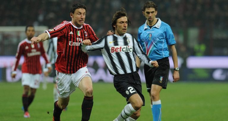 Milan Juve è guerra “Due gomitate di Pirlo a Van Bommel”