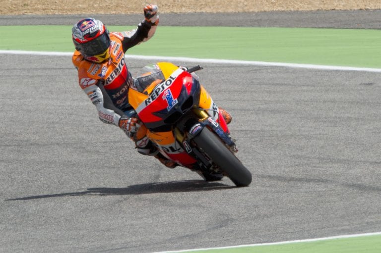 MotoGP, Stoner domina all’Estoril. Meglio Rossi 7°