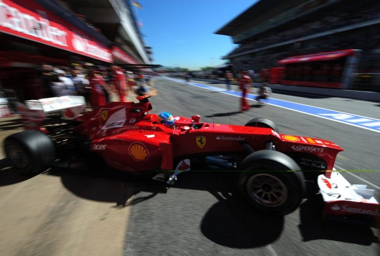 F1, Alonso al comando nelle prime libere di Barcellona