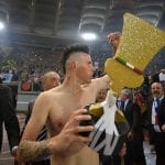 hamsik con la coppa