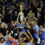 paolo cannavaro alza la coppa