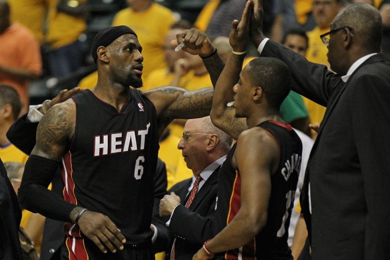 Miami Heat in Finale ad Est grazie a James e Wade