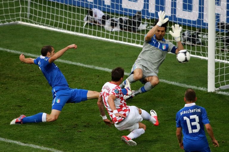Italia-Croazia 1-1, Pirlo non basta la qualificazione si complica