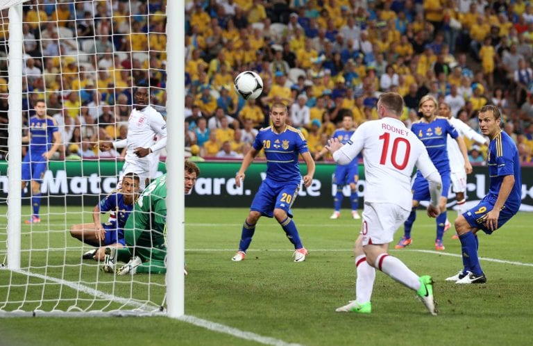Rooney gela l’Ucraina, ai quarti sarà Italia-Inghilterra