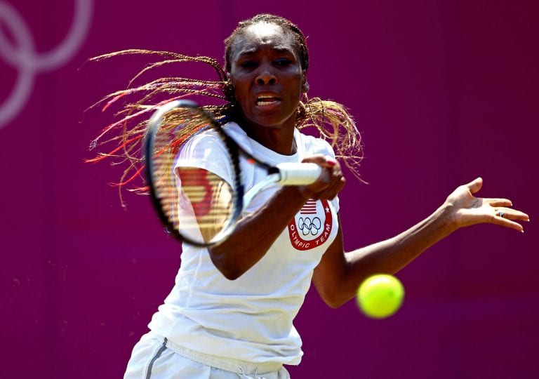 Venus Williams elimina Sara Errani. Avanzano Roddick e Azarenka