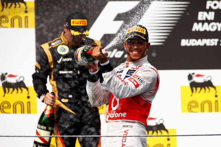 Hamilton e Raikkonen al top, Alonso limita i danni