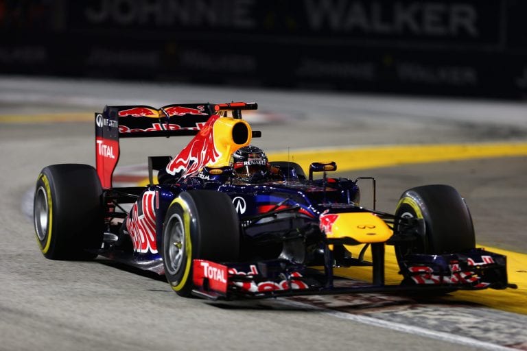 Hamilton out, a Singapore vince Vettel ma Alonso fa festa