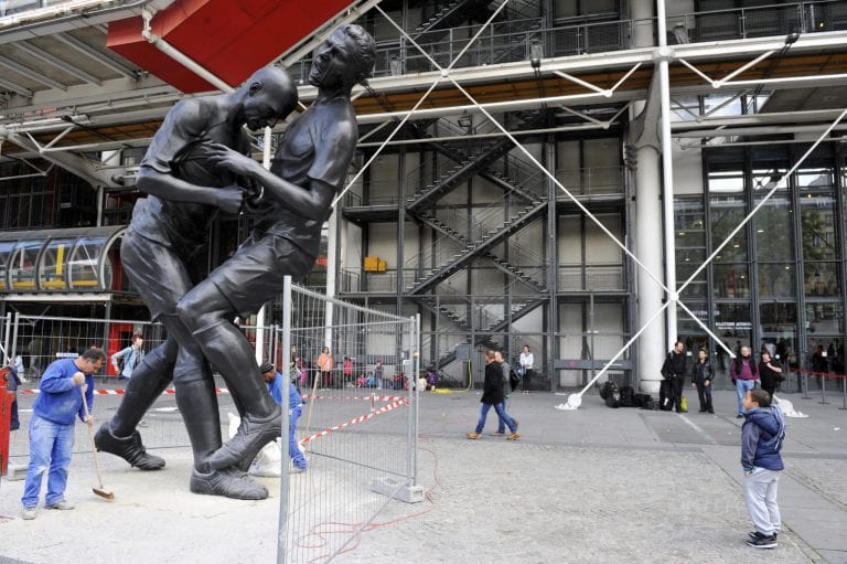 Testata Zidane-Materazzi diventa una statua esposta a Parigi