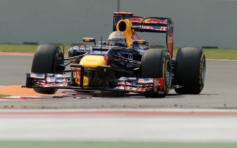 Pole per Vettel in India. Prima fila Red Bull poi McLaren e Ferrari