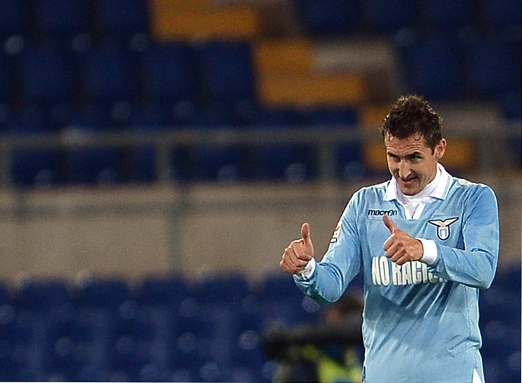 Lazio a caccia del colpaccio a Bologna. Petkovic riabbraccia Klose