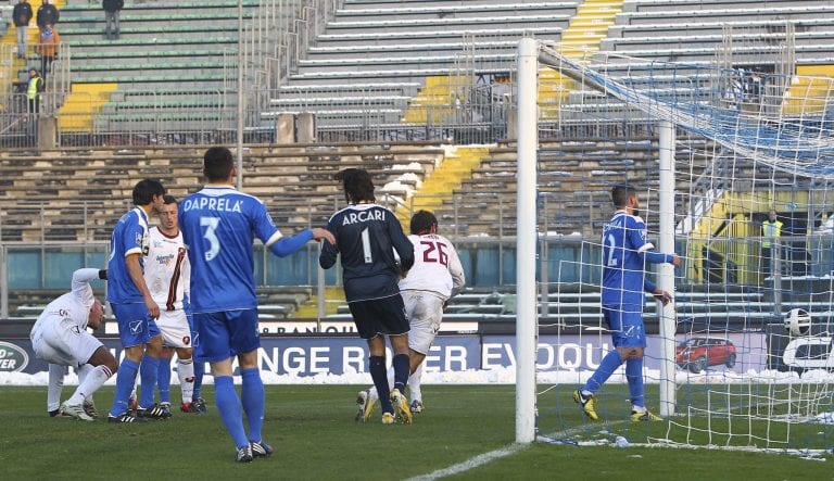 Serie B, il Verona torna alla vittoria. Frenano Livorno, Brescia e Juve Stabia