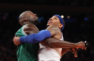 Carmelo Anthony contro Kevin Garnett | ©Bruce Bennett/Getty Images