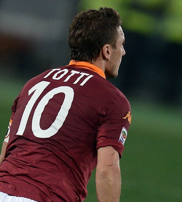 Totti, intervento da Capitano: “Giù le mani dalla Roma”