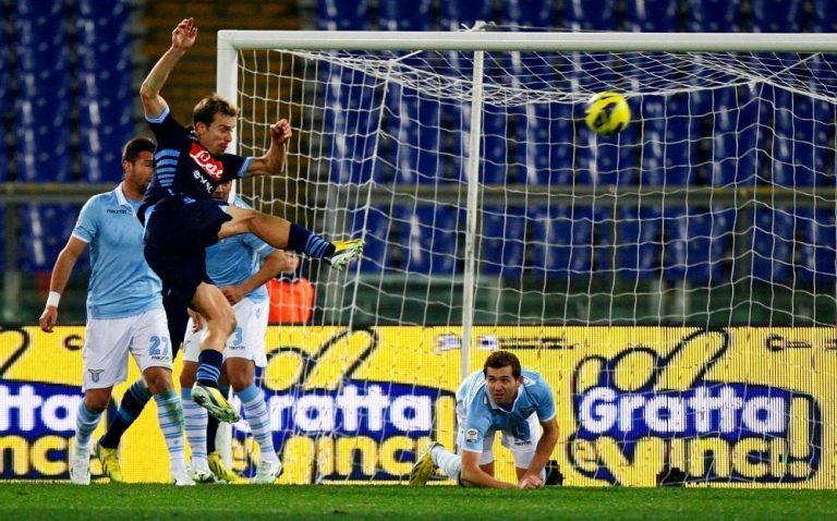 Lazio-Napoli 1-1, passo falso campano. Fuga Juve