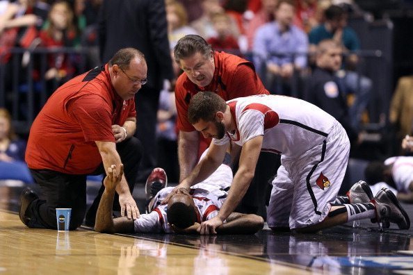 Incidente orribile in NCAA: Kevin Ware si spezza una gamba