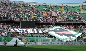 I tifosi del Palermo sperano di non reotrocedere. La squadra ha iniziato a lottare | © Tullio M. Puglia/Stringer / Getty Images