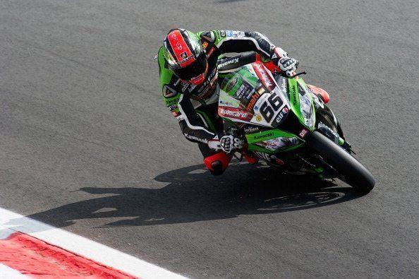 Sykes pole e record a Monza. In prima fila le Aprilia, 5° Melandri