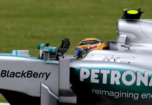 Pole di Hamilton a Silverstone. 2° Rosberg davanti alle Red Bull. Solo 10° Alonso