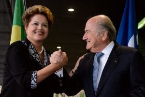 Il Presidente brasiliano Dilma Rousseff e Joseph Blatter | © Fabrice Coffrini / Getty Images