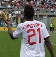 Lancio di banane a Constant durante Atalanta-Milan