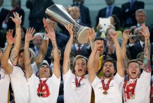 Rakitic solleva l'Europa League