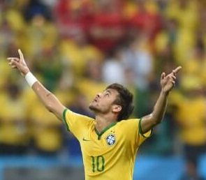 Neymar ed un errore arbitrale salvano un Brasile poco brillante
