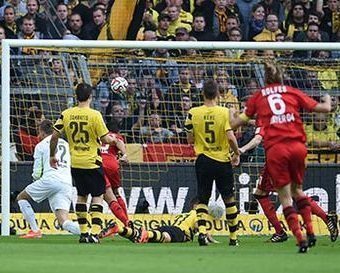 Bundesliga, falsa partenza per Dortmund e Schalke