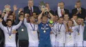 Casillas solleva la Supercoppa