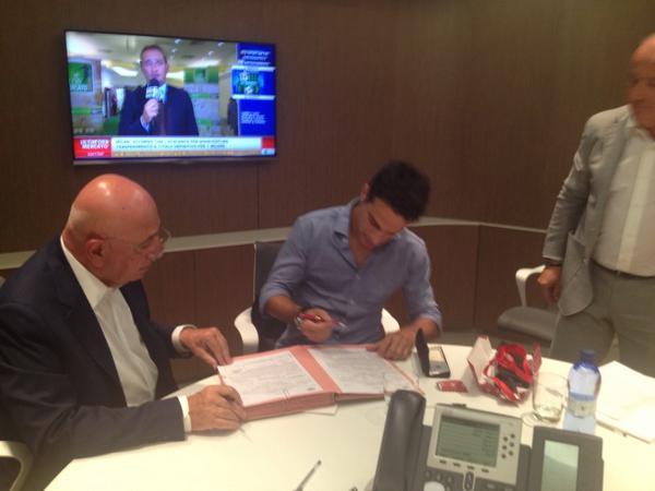 Bonaventura al Milan firma in lacrime, Saviola al Verona