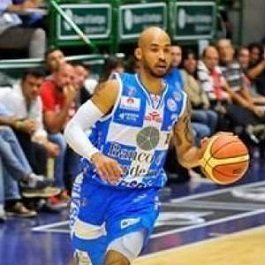 Basket, Sassari batte Brindisi e aggancia Milano