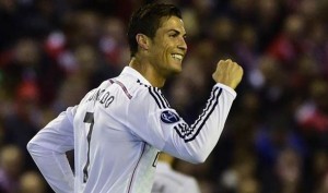 L'attaccante del Real Madrid Ronaldo, mostra il pugno dopo il gol
