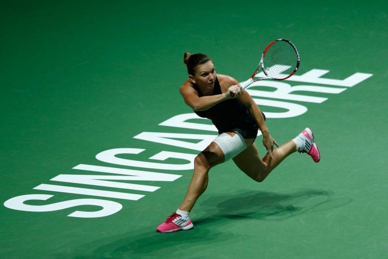 WTA Finals: Halep vince un set, Serena resta numero 1