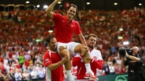 La nazionale Svizzera in trionfo per la conquista della Coppa Davis