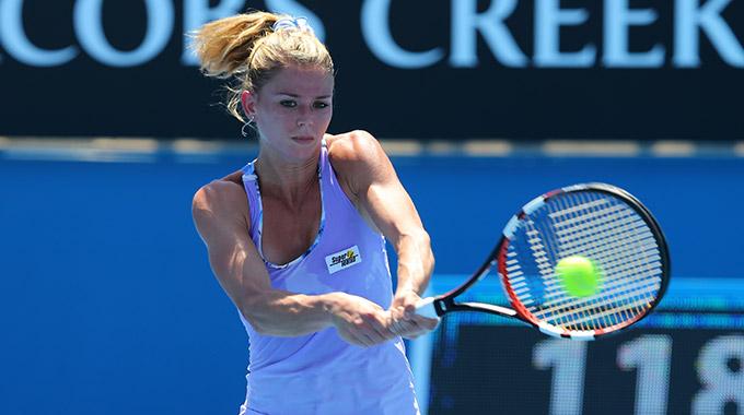 Camila Giorgi elimina Pennetta. Fuori Fognini, passa Lorenzi