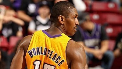 Basket: Easley rovina l’esordio a Metta World Peace