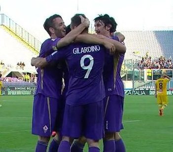 L'esultanza dei calciatori della Fiorentina | Foto Twitter