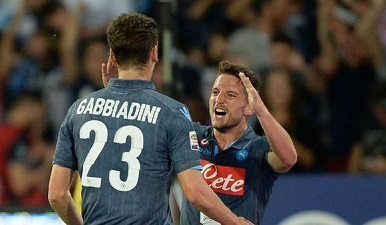 Fiorentina tutto facile, Napoli vittoria con fatica