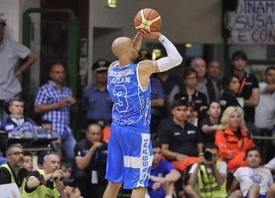 Basket finale Playoff, Logan show, Sassari riapre la serie